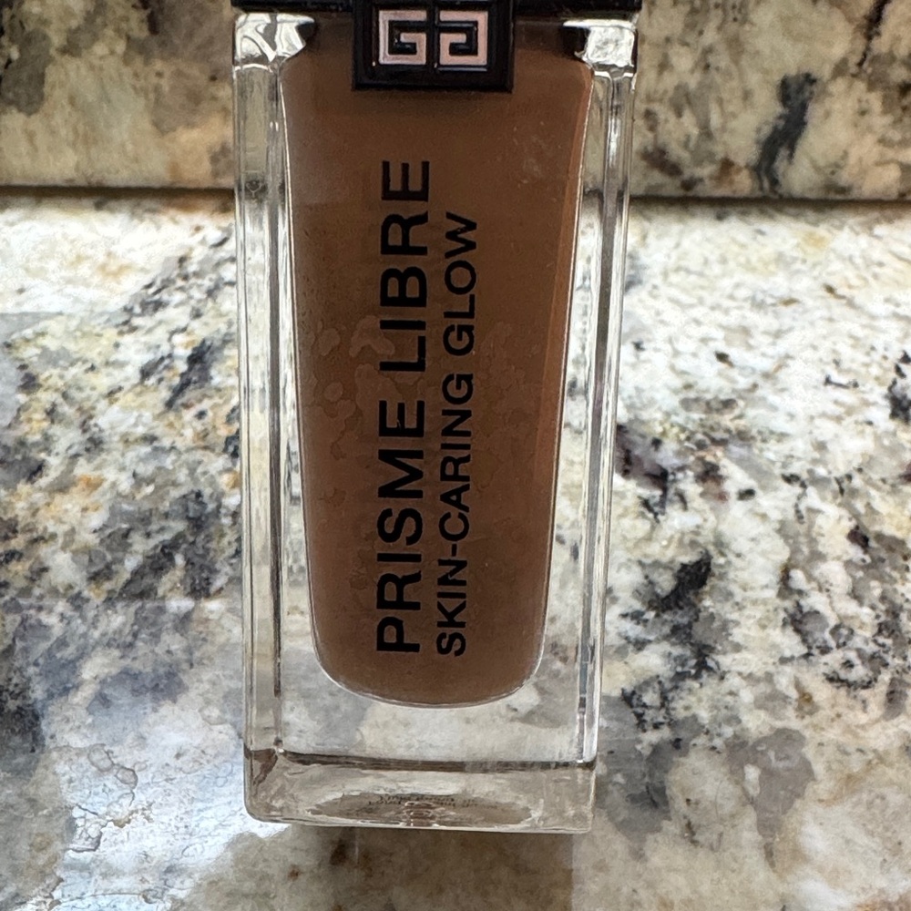 Givenchy Prisme Libre Skin-Caring Glow Foundation - Warm Brown